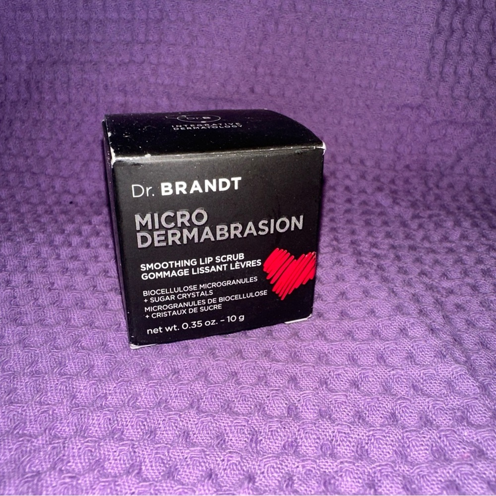 Dr. Brandt Micro Dermabrasion Lip Scrub in Black and Red